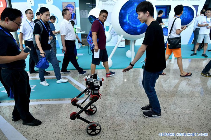 Chinesischer Technologie-Gigant Baidu h?lt j?hrliche Konferenz der KI-Entwickler in Beijing ab