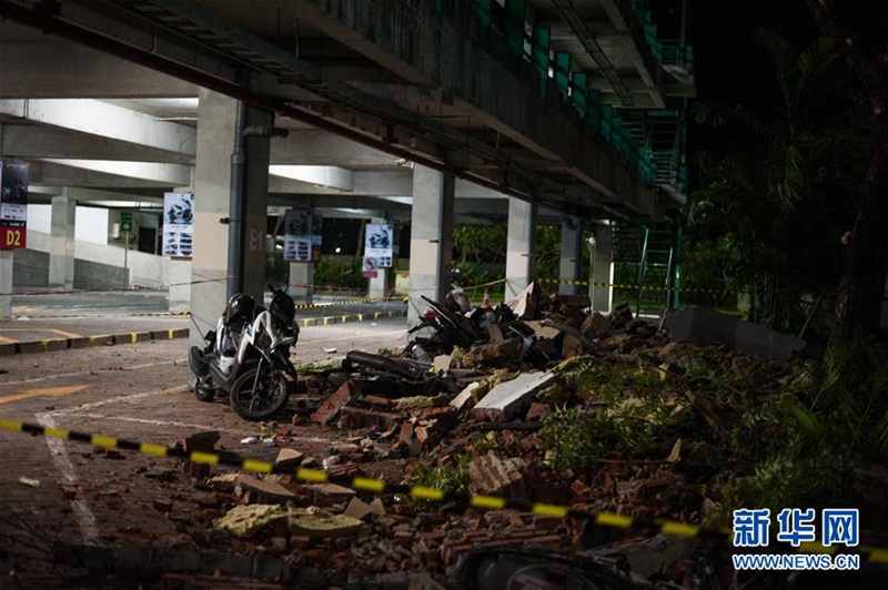 Starkes Erdbeben erschüttert Indonesien