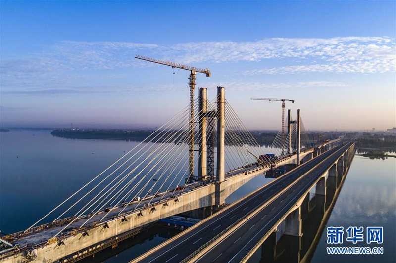 Hanjiang-Brücke von Menghua-Eisenbahn ist im Bau