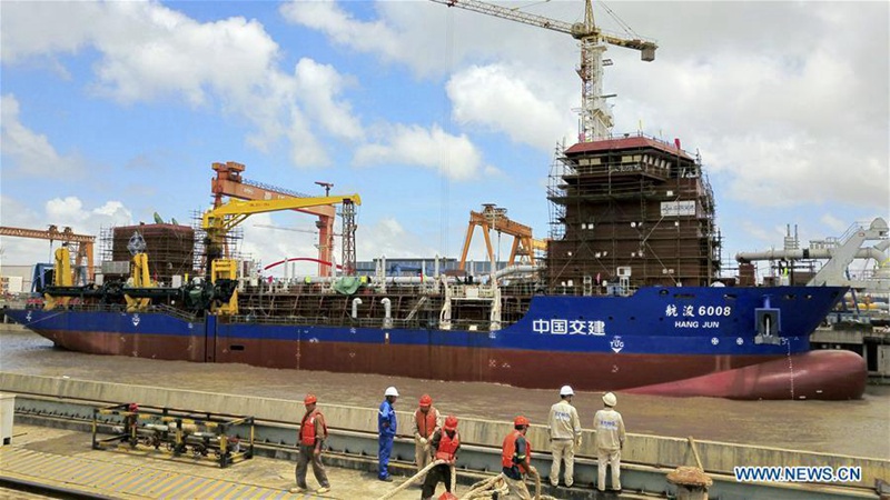 Zwei Baggerschiffe starten im ostchinesischen Jiangsu