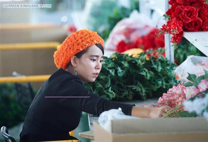 Herstellung künstlicher Blumen dient Armutsbefreiung in Ningxia