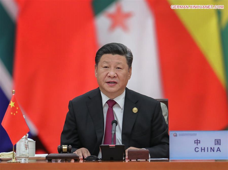 Xi Jinping sitzt erster Phase des Rundtisch-Treffens des Beijing-Gipfeltreffens 2018 des FOCAC vor