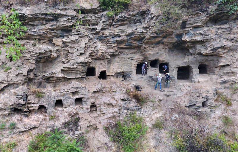 37 historische Felsengr?ber in Zentralchina entdeckt