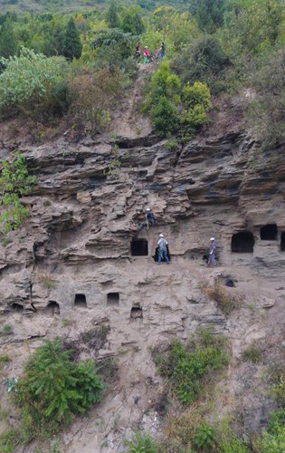 37 historische Felsengr?ber in Zentralchina entdeckt