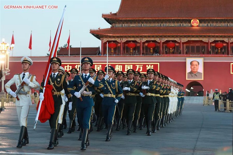 Nationalflaggenzeremonie zum Nationalfeiertag in Beijing abgehalten
