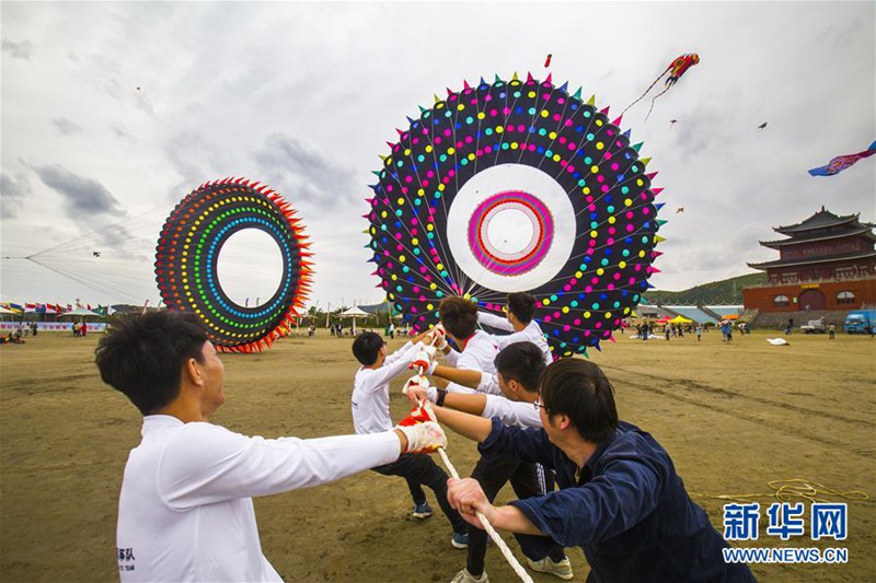 Zhejiang organisiert Drachenwettbewerb