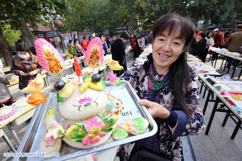 Wettbewerb der Herstellung von ged?mpften Br?tchen in Shandong abgehalten