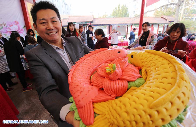 Wettbewerb der Herstellung von ged?mpften Br?tchen in Shandong abgehalten