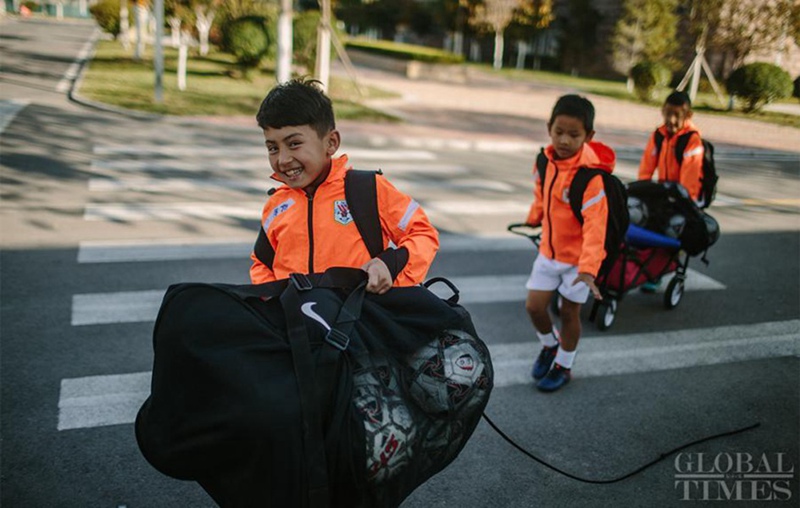 Ein Tag in der Shandong Luneng Fu?ballschule
