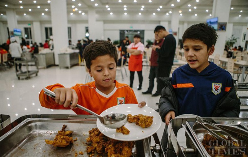 Ein Tag in der Shandong Luneng Fu?ballschule