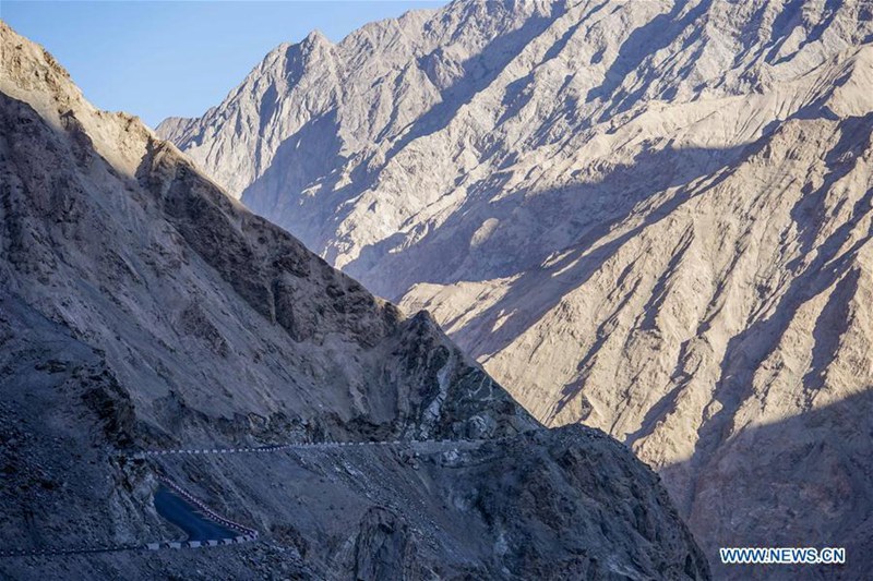 Infrastrukturbau verbessert die Verkehrslage von Datong Township in Xinjiang