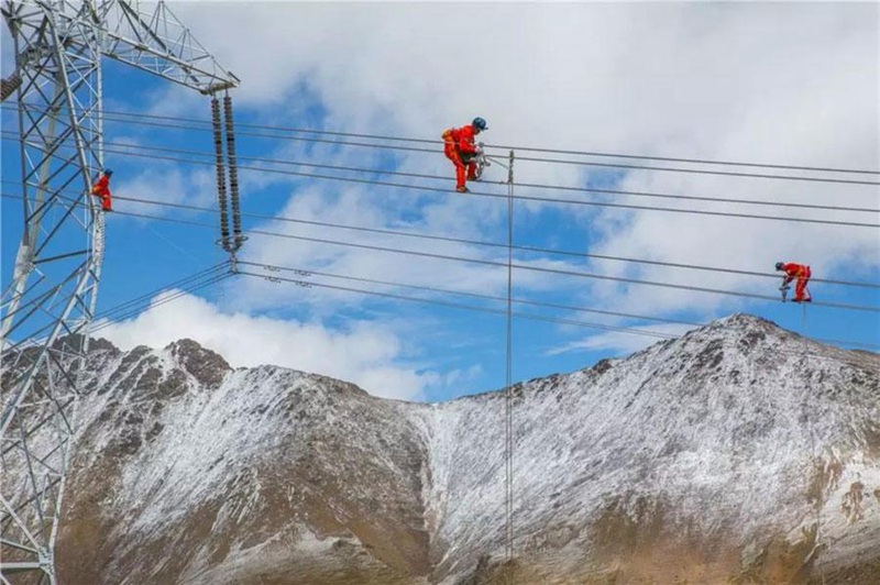 H?chste Stromleitungen der Welt in Tibet