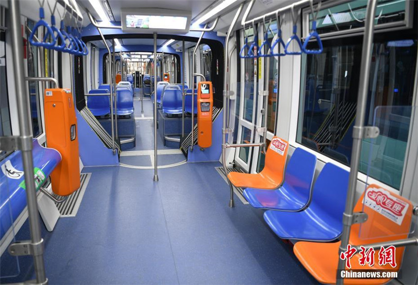 Chengdus erste Stra?enbahn bereitet Probefahrt vor