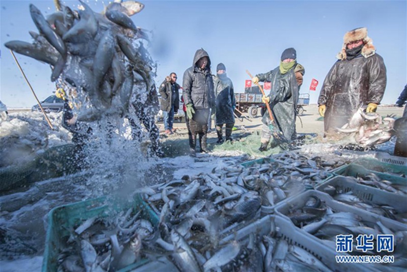 Winterfischen in der Inneren Mongolei