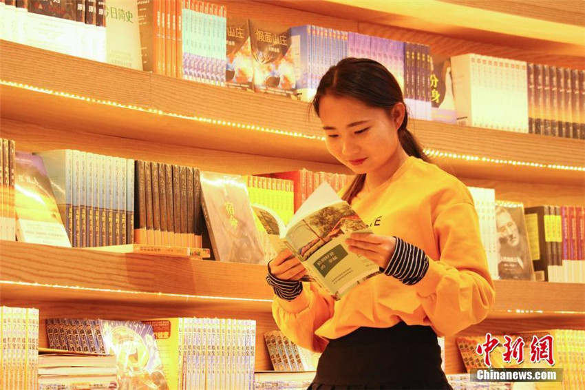 Einzigartige 360-Grad-Bücherwand in Hohhot