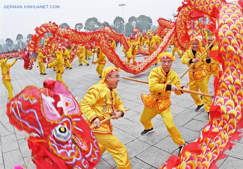 Drachentanz, L?wentanz am ersten Tag des chinesischen neuen Jahres