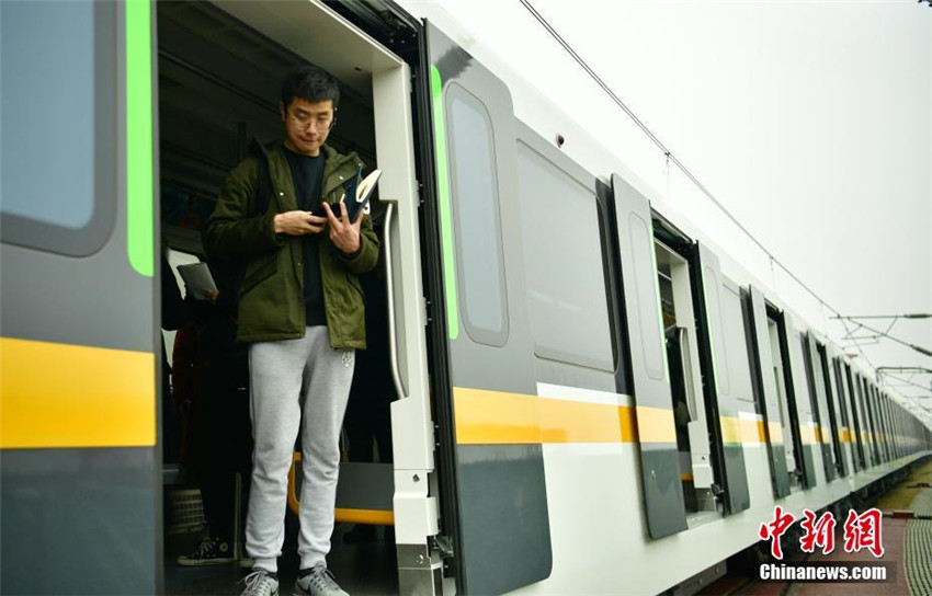 Fahrerlose U-Bahn in Chengdu vorgestellt