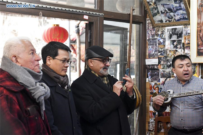 Führende UN-Diplomaten aus acht L?ndern besuchen Xinjiang