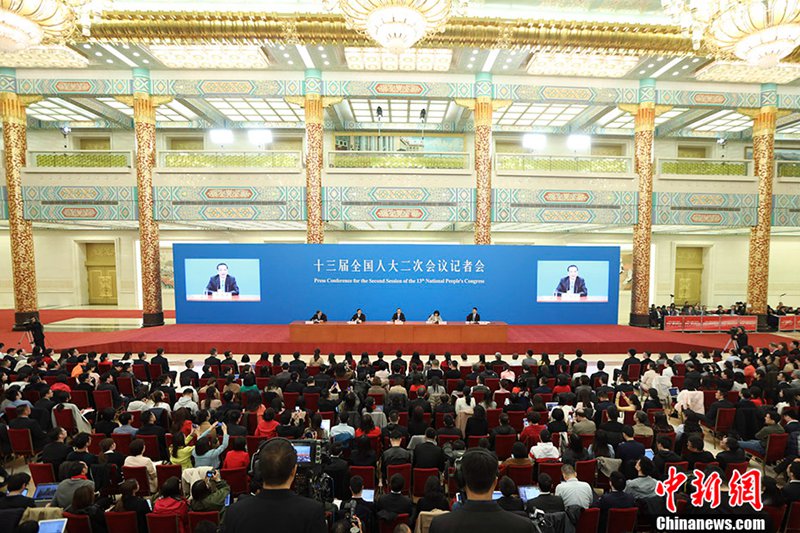 Ministerpr?sident Li Keqiang stellt sich der Presse