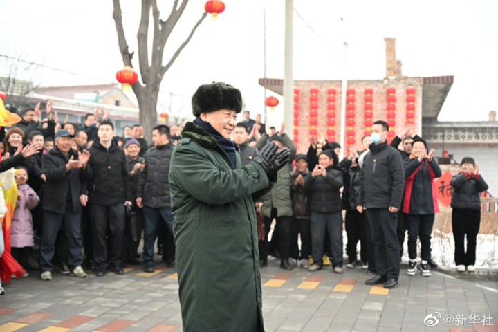 Xi Jinping grü?t w?hrend seines Besuchs in Shanxi alle Chinesen zum Frühlingsfest