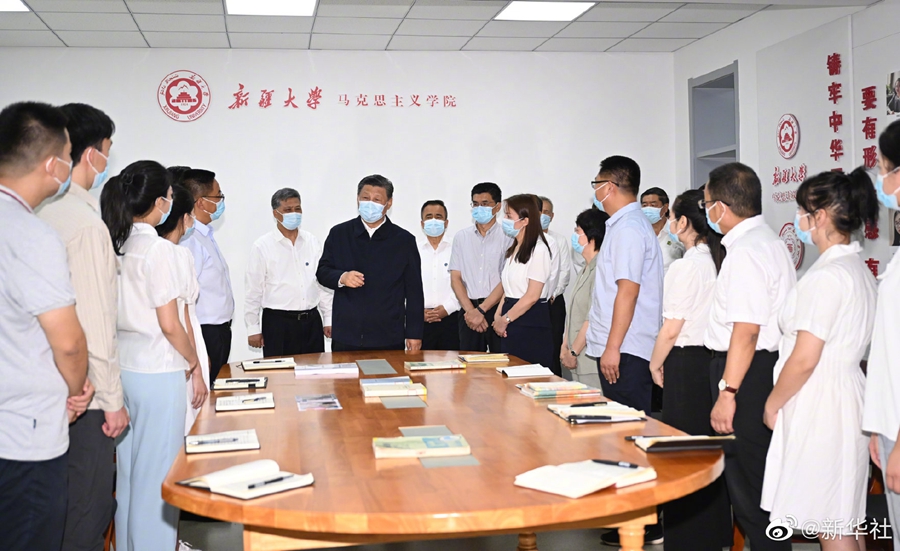 Xi Jinping inspiziert ürümqi