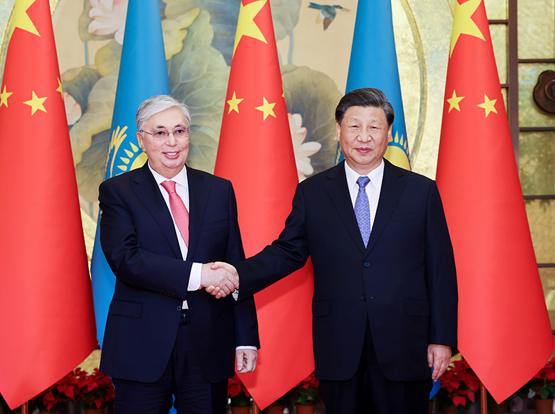 Xi Jinping führt Gespr?ch mit kasachischem Pr?sidenten