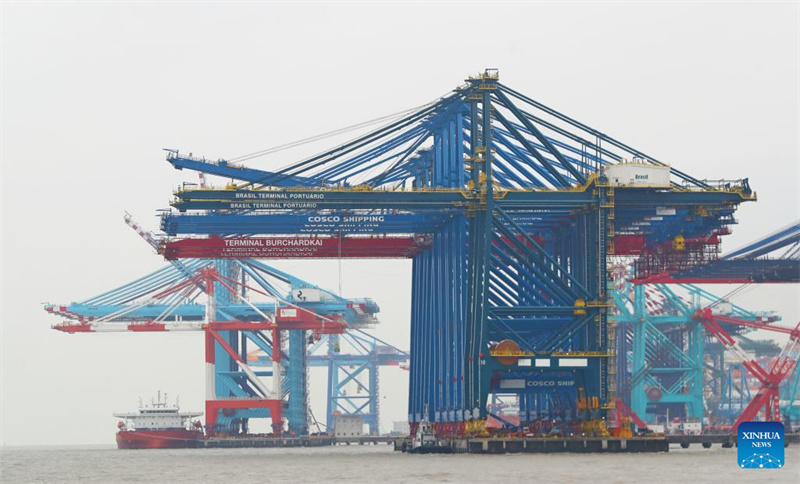 Containerkr?ne am Produktionsstandort Changxing von Shanghai Zhenhua Heavy Industries
