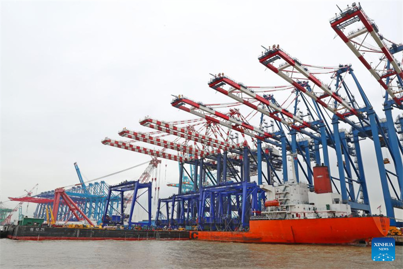 Containerkr?ne am Produktionsstandort Changxing von Shanghai Zhenhua Heavy Industries