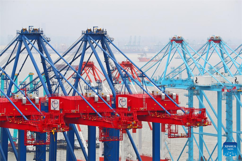Containerkr?ne am Produktionsstandort Changxing von Shanghai Zhenhua Heavy Industries