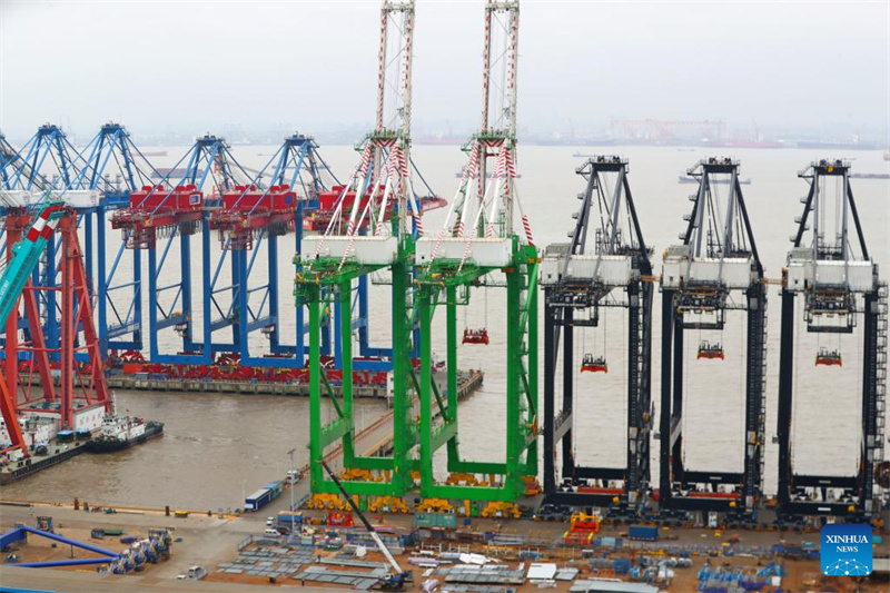 Containerkr?ne am Produktionsstandort Changxing von Shanghai Zhenhua Heavy Industries