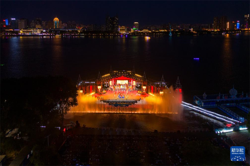 Live-Action-Performance ?Begegnung mit Harbin“ in Nordostchina