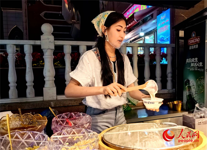 Der lebhafte Internationale Gro?e Basar von Urumqi