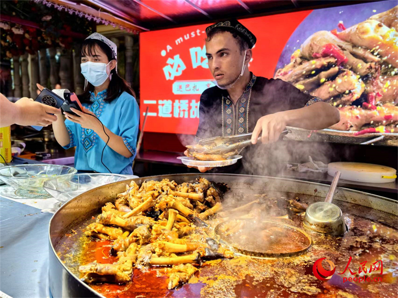 Der lebhafte Internationale Gro?e Basar von Urumqi