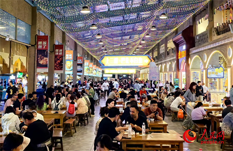 Der lebhafte Internationale Gro?e Basar von Urumqi