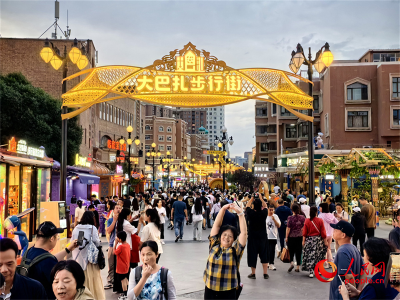 Der lebhafte Internationale Gro?e Basar von Urumqi