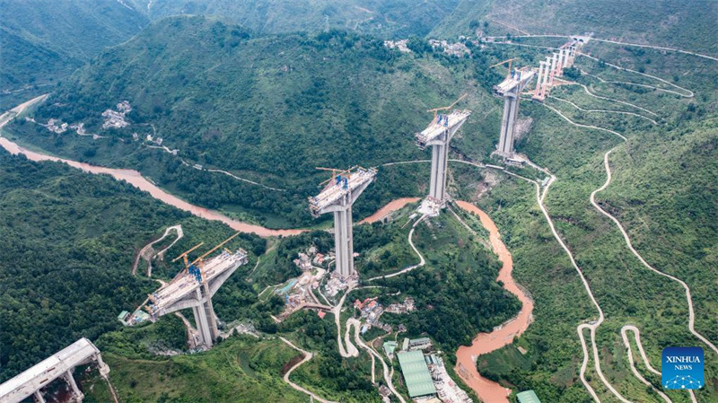 Liuzhi-Brücke auf Schnellstra?e im Südwesten Chinas im Bau