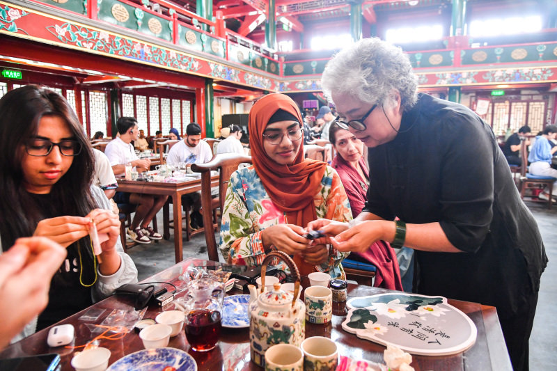 Beijing: Ausl?nder erleben chinesische Teekultur