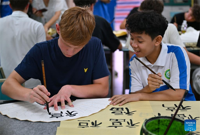 Deutsche Schüler genie?en Studienfahrt in Chinas Hainan