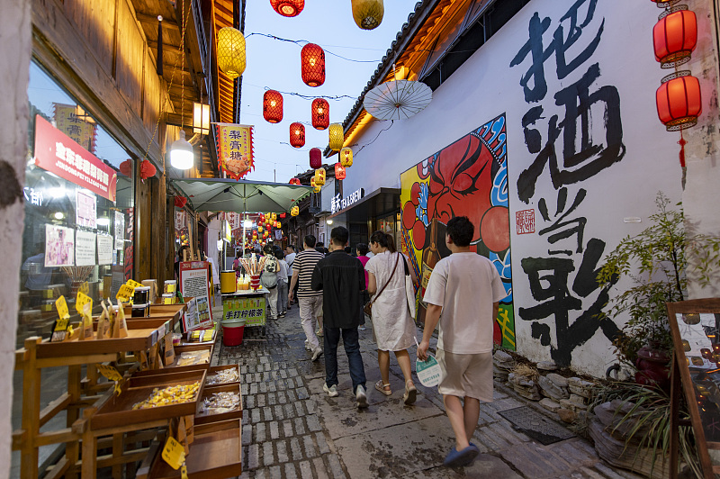 Nachtmarkt im antiken Stil f?rdert den Tourismus in Zhejiang