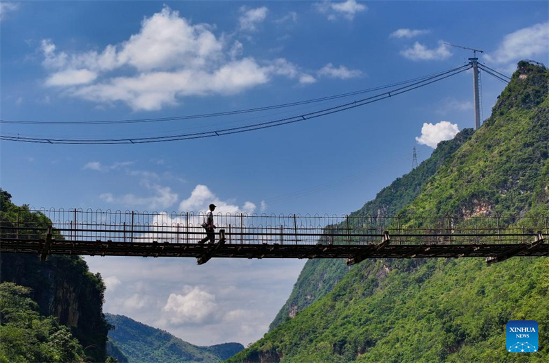 Huajiang-Grand-Canyon-Brücke soll h?chste Brücke der Welt werden
