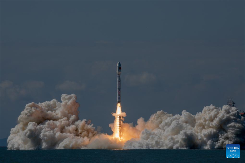 China bringt 8 Satelliten per Tr?gerrakete ins All