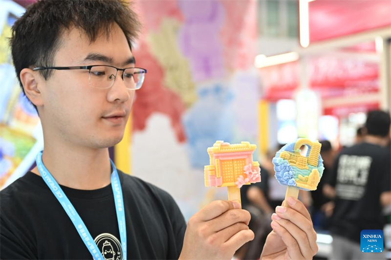 G?ste aus aller Welt genie?en die ?sü?en“ Entwicklungen der chinesischen Eiscreme-Industrie