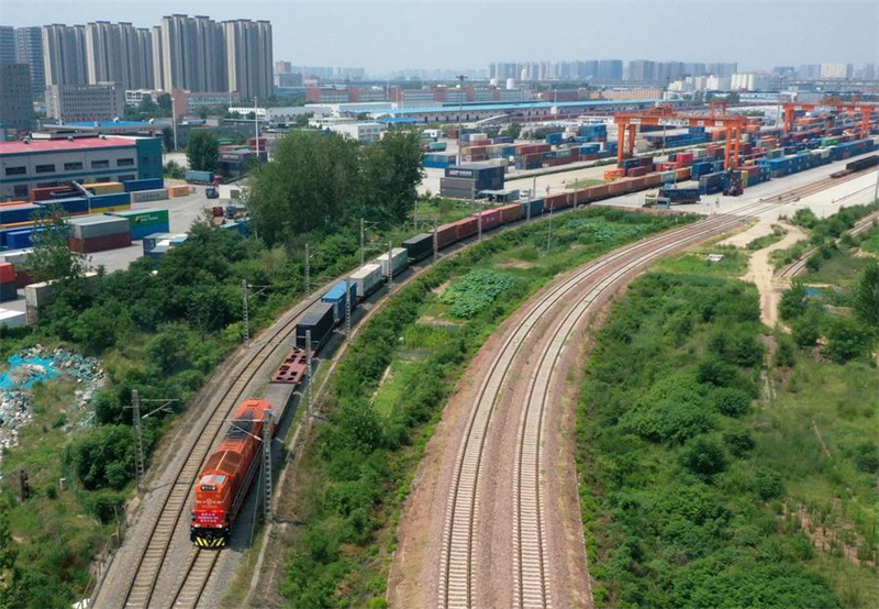 Blick auf Verkehrsknotenpunkt in Zentralchina