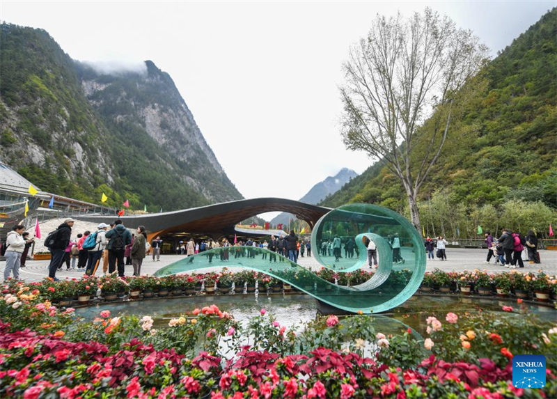 Neue Schnellstra?e soll Touristen Zugang zum Jiuzhaigou erleichtern