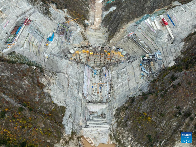 Bau des Wasserkraftwerks Yebatan in Südwestchina schreitet voran