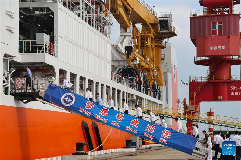 Chinas erstes Tiefseebohrschiff in Dienst gestellt