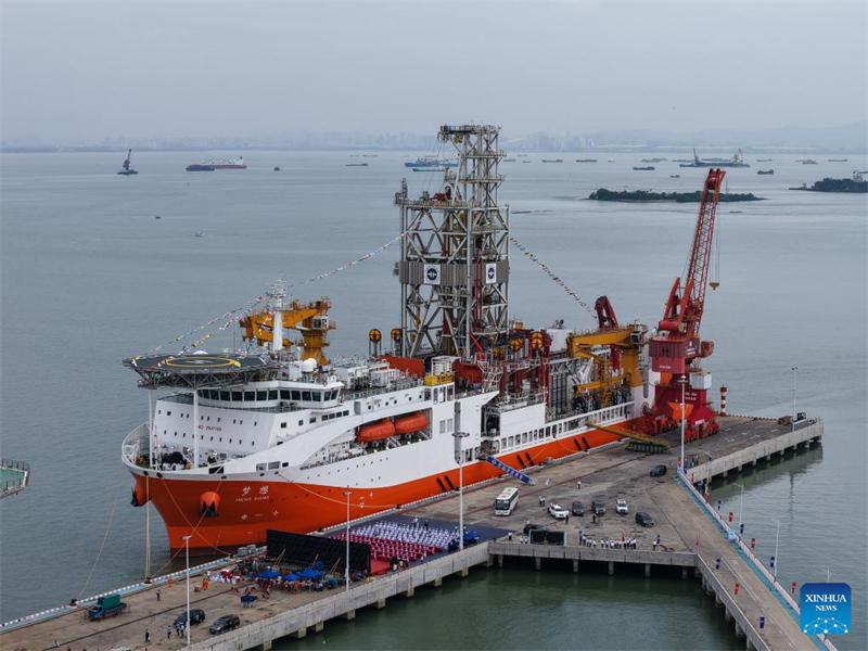 Chinas erstes Tiefseebohrschiff in Dienst gestellt