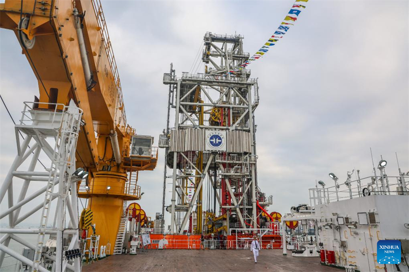 Chinas erstes Tiefseebohrschiff in Dienst gestellt
