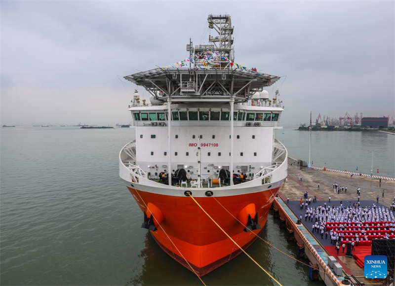 Chinas erstes Tiefseebohrschiff in Dienst gestellt