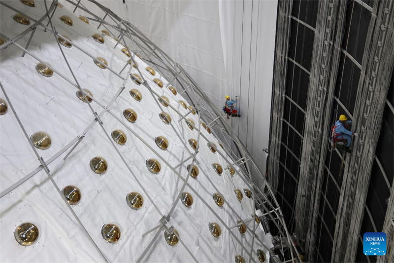 China baut unterirdisches Neutrino-Observatorium